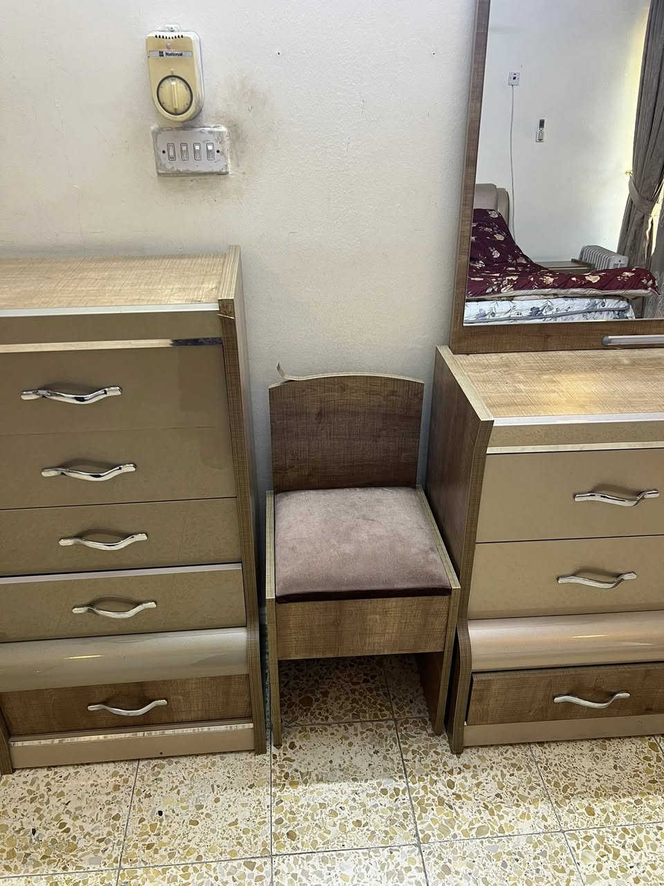 غرفة نوم للبيع تركية تكمة 8 قطع سعرها 600 فقط العنوان نفق الشرطة / حي حطين / ***********
