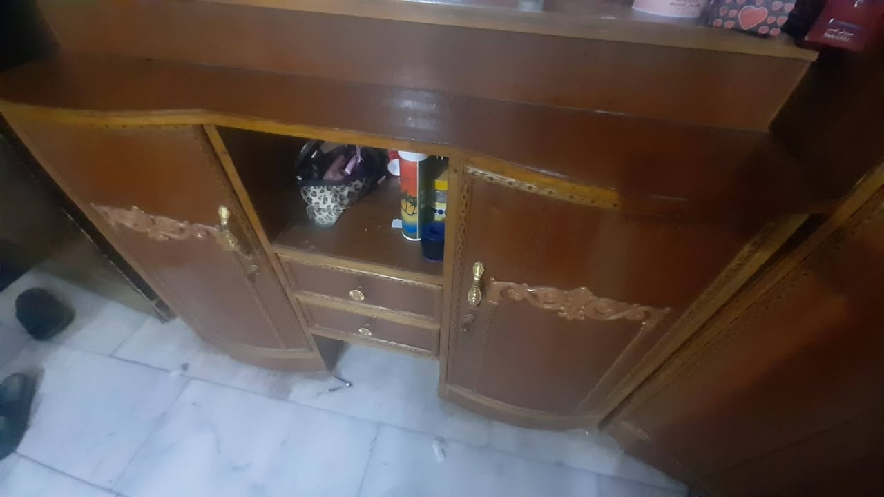 غرفة للبيع تحتوي علة كنتور خمس ابواب وجرباية وميز توليت +بوفية احذية


**إذا كنت صاحب هذا الإعلان وتريد حذفه لأي سبب، رجاءا أرسل رسالة إلى الدعم الفني**