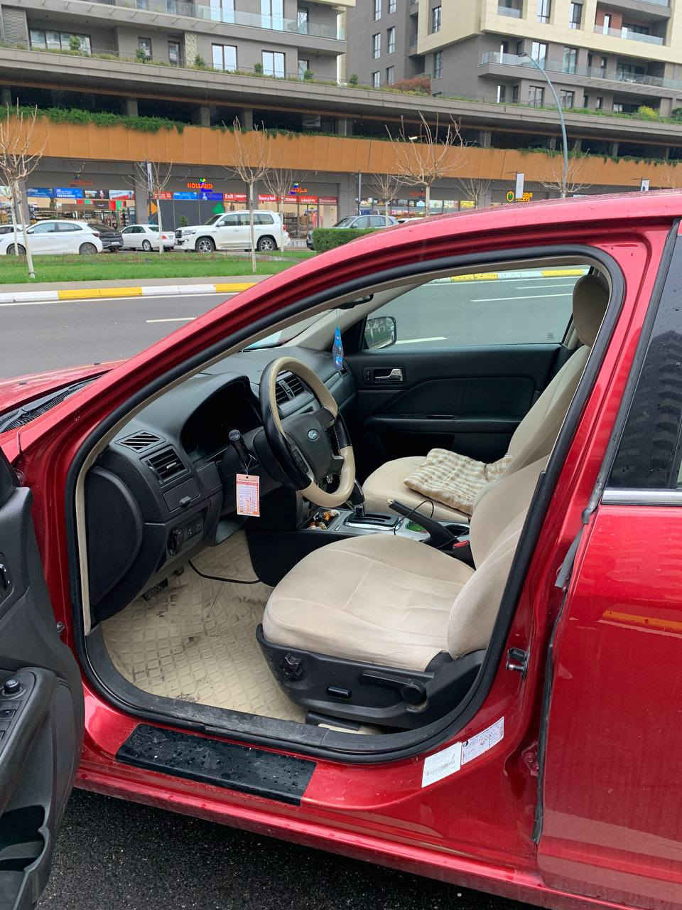 فۆرد فیوژن مۆدێل ٢٠١٠  مواسەفات seسەیارەکە بێ بۆیاخە تەنها ٢ جێ ساردی هەیە ئەویش بە  چاونابینرێت  کاڵ بونەوەی نیە بە هیچ جۆرێک نمونەیە لە جوانی    گێڕ و مەکینە بە شەرت مەکینەی نەکراوەتەوە بە شەرتی ئەوەی دوکەڵیشی   نەبێ چوار تایەی تازەی لە ژێرە سەنەوی بە ناو کردن بە شەرت بەیانی بیکە بە ناوی خۆتەوە سعری ٩٢ گەڵایە  رەقەم تەلەفون. ***********
