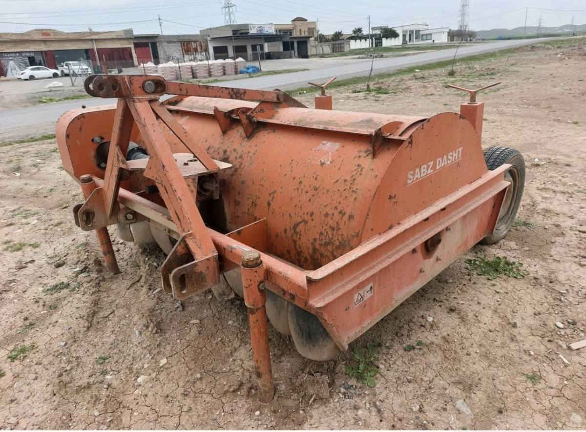 مەوەر و قالیعە بۆ (کرێ )
قلاعة بطاطس  و  قاطعة عروش البطاطس
Potato Haulm and potato harvester

***********
***********
