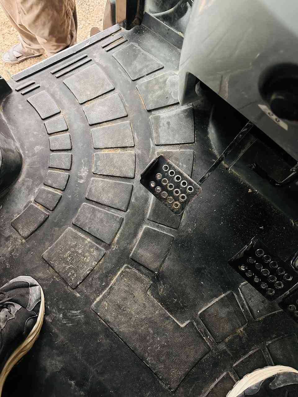 السلام عليكم للبيع تركتر نيوهولند موديل ٢٠١٣فول عادي تخم تاير كهربائي كلو شغال جاهز تحويل مباشر السعر١٤٠وبي مجال المكان تكريت العلم ***********
