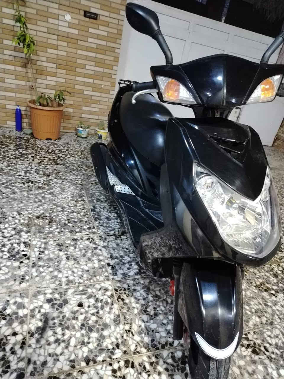 دراجة سكنس فحل كابريتر
أوراق كاملة مدفوع كمرك
دراجة كلش نضيفه مكفوله ولا برغي مفتوح ببها
مكاني بغداد المشتل
فقط اتصال رجاً ***********
