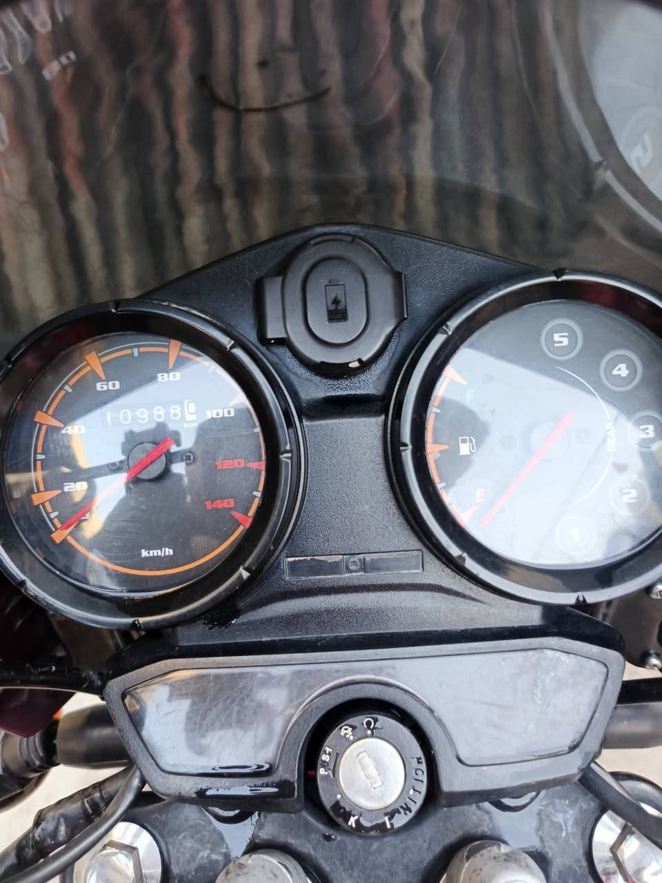 السلام عليكم
لبيع بوكسر كلاسك 
2020 عله وضع الشركه
الدراجه مابيها اي نقص جديده مكينه مكفوله عله وضع الشركه 
زوج تأيرات جدد كهربائيات كلها شغاله نكره سلف ترايك وين ميعجبك وين ميعجبك افحص 
رقم نكليزي شرط التحويل 
مكانها بغداد حي اور.
الاستفسار ***********
وتواجد عل واساب 
سعرها 1800وبيها مجال
