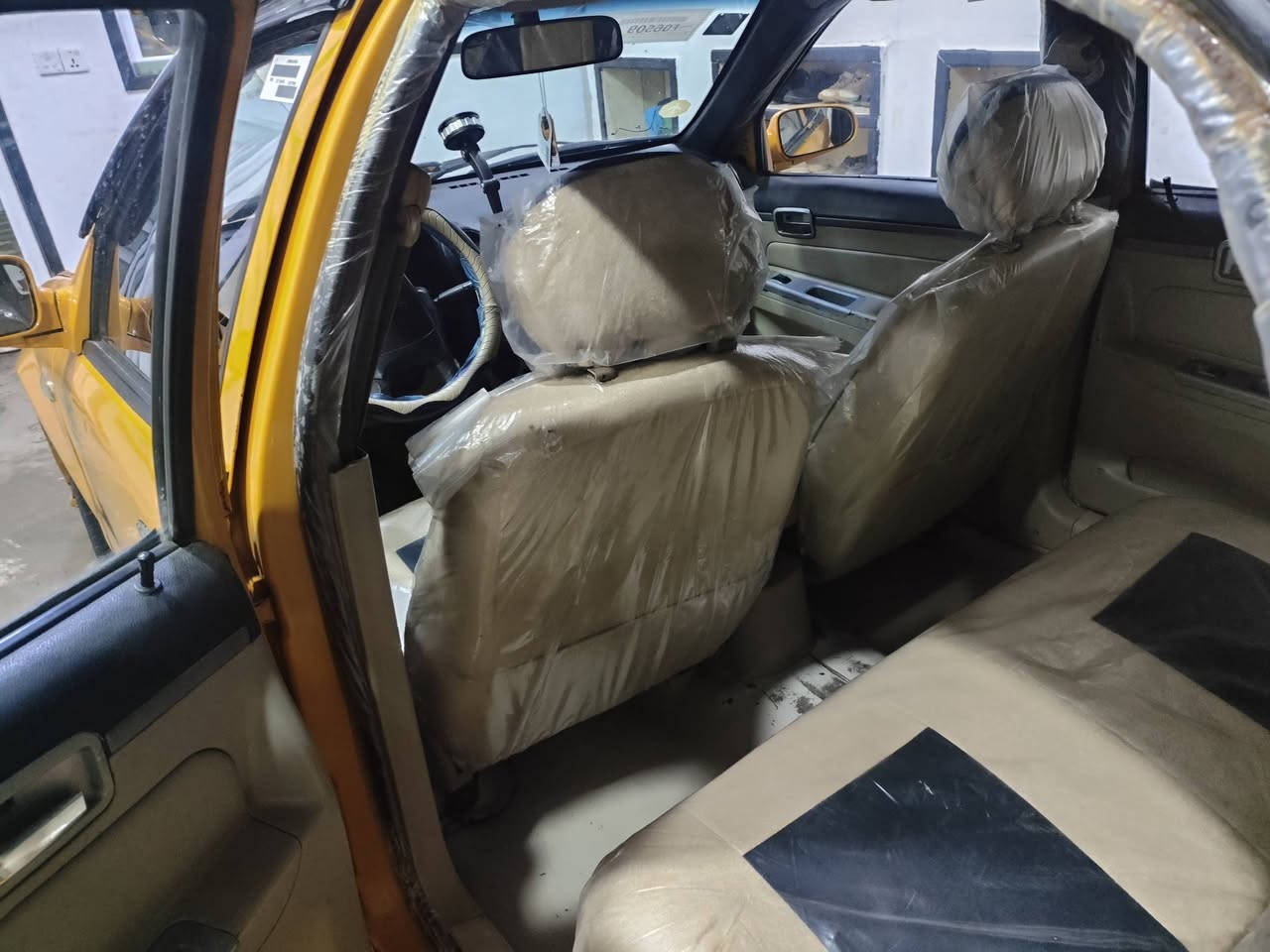 سي كي رقم بغداد دولي 2012 گير ومحرك شرط صبغ جماليه كهربائيات شغاله كامل ماعدا گيج الكيلو متر الحار بيها قطع بيها كابون بنزين الشرعي بالموصل شرط التحويل ، هيئة وغرامات صفر سنوية ل ٢٠٣١ هزه جديدة . السعر ٤٠ وبي مجال شي قليل 
***********
