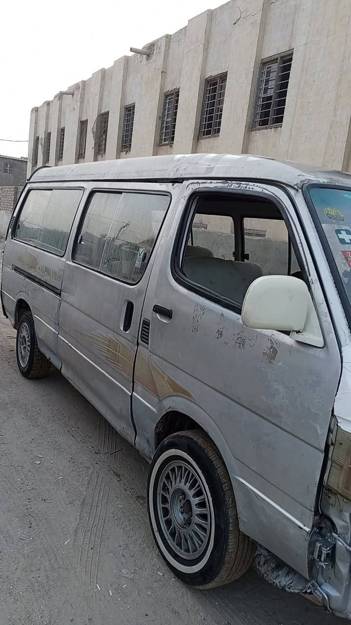 السلام عليكم سياره فتون منصليه موديل 2011 مكينه وقير كفاله عامه واكسب مكان نجف كوفر سعر 20 
***********
