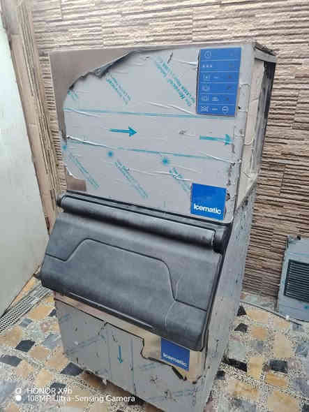 ايس ميكر ثلج 🧊 بلوري صنع ايطالي بعدهم بالجيس وكلش نظيفات انتاج 225 kg باليوم  ثلجاية خشنة سحب للتيار 5 امبير فقط لل استفسار الاتصال او المراسله ع واتساب ***********
