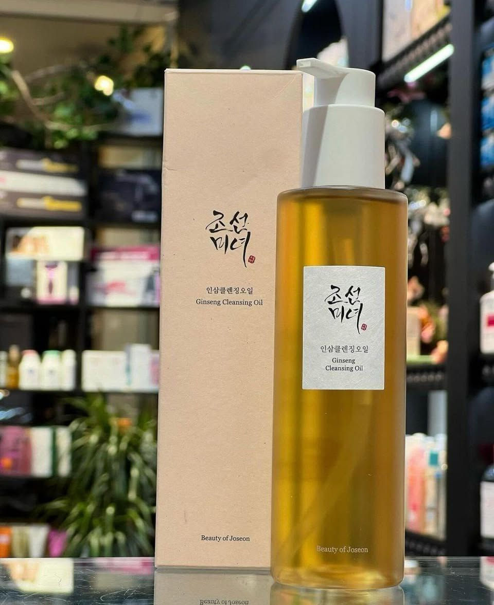 Beauty Of Joseon Ginseng Cleansing Oil 210ml 🇰🇷💯
اكثر غسول زيتي عليه طلب🤍
غسول الزيتي من بيوتي اوف جوسون الكورية الاصلية ✔️

✅غسول الجينسنغ الزيتي 210 مل من ماركة بيوتي اوف جوسون هو منظف زيتي لطيف وفعال يزيل المكياج والأوساخ والدهون الزائدة بعمق دون سد المسام.

✅يتكون من زيت فول الصويا وزيت بذور الجينسنغ فهو ينعم ويغذي البشرة أثناء التنظيف  
خالي من الكحول الجاف والبارابين والسيليكون. 
تقنية التطهير Micellar عبارة عن جسيم يتكون من الماء والزيت. 
عندما تلامس الجلد ، تجذب جزيئات الزيت وتمتص بقايا المكياج مثل المغناطيس ، بينما توفر الرطوبة في أعماق الجلد.

✓ ينظف بعمق 
✓ يعالج مشكلة تراكمات الدهنية 
✓ يذوب الميك اب بسهولة حتى المضاد للماء 
✓ ممتاز جداً لجميع انواع البشرة حتى الحساسة والدهنية
✓ يقلل من الرؤس السوداء 

✅يستخدم كخطوة الغسول المزدوج 
يوضع على بشرة ويفرك لمدة دقيق ثم يشطف بالماء ويستخدم بعدها الغسول العادي
السعر خاص 
الاصلي المنشأ كوريا 🇰🇷💯
🚘 يوجد خدمة توصيل لجميع محافظات العراق ٤ الاف 🚘


**إذا كنت صاحب هذا الإعلان وتريد حذفه لأي سبب، رجاءا أرسل رسالة إلى الدعم الفني**