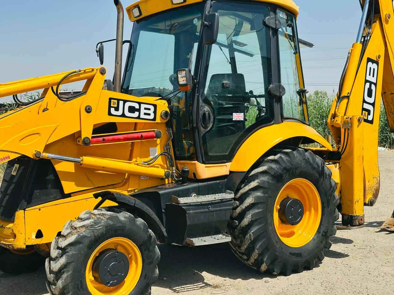 سلام عليكم جيسي مديل 2006 جاهزه رقم دهوك انكليزي باسمي السعر 340$وبيه مجال  المكان بابل ***********
