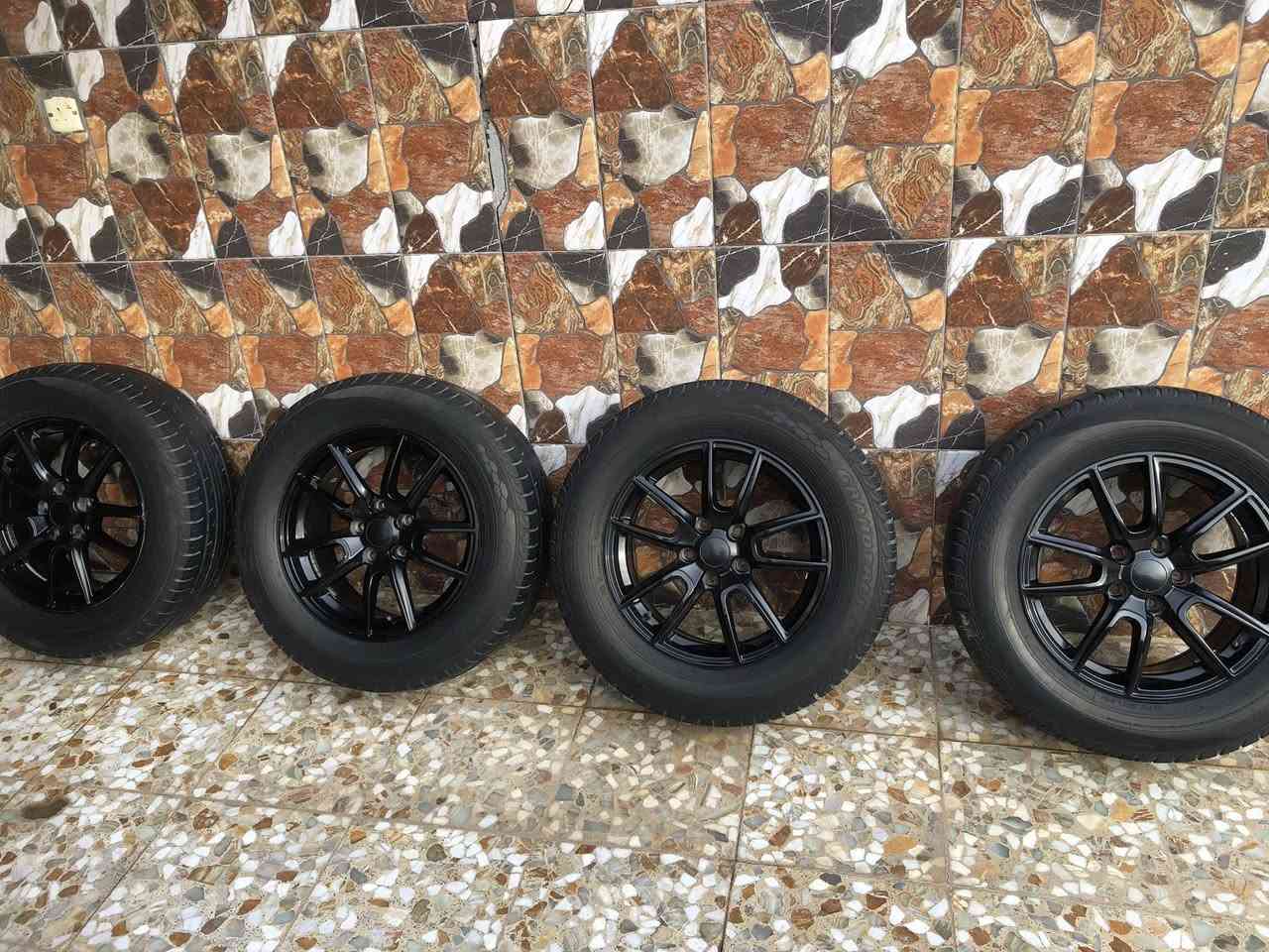 سلام عليكم للبيع تخم تاير دلوب لياباني وتخم ويل جديد سعره 550وبي مجال مكان بغداد رقم ***********
