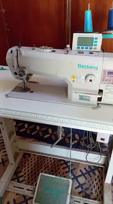 السلام عليكم 
للبيع. ماكنه صناعية
خياطه وتطريز بيها 190 نقشه 
مكينه جداً نضيفه واستعمالها كلش قليل (اخت الجديده) 
سعرها 850 وبيها مجال حگ الجيه. توصيل ماعندي. انت تجي تفحص وتشوف بعينك وتاخذها. 
عنواني بابل _ جبله 
للاستفسار اكثر 
***********
***********
