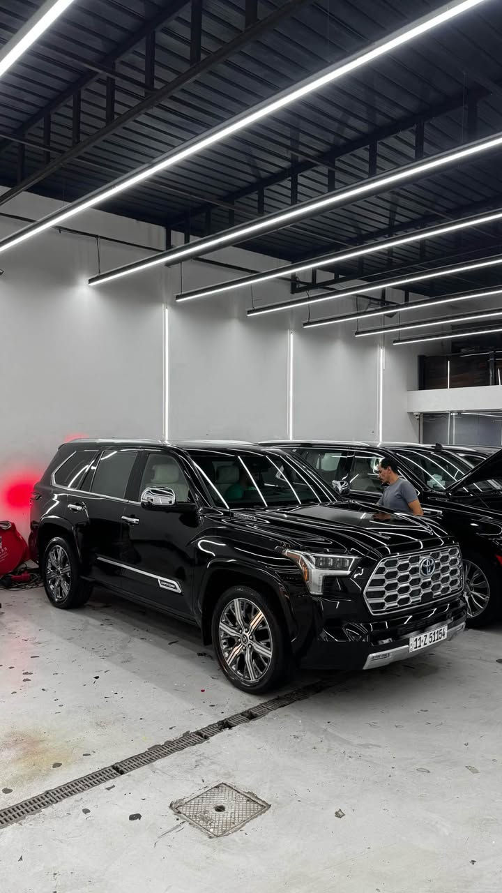 للبيع تويوتا سيكويا كابستون 2023 فول مواصفات 

محرك السيارةV6 3500 تون توربو هايبرد

حادثهة تقرير غرق فقط السيارة بداخل المزاد شغالة و تمشي و بدون اي مسج 

المواصفات
بانوراما 
3 شاشات 
4 مقاعد تدفئة و تبريد
رادار (امامي+خلفي+جانبي)
تثبيت مسار قيادة ذاتية 
5كامرات محيطية و المراية الوسطية كامرة
عدادات دجتل
سستم صوت jbl
دوس كهرباء
صندوق كهرباء
بردات زجاج الابواب بلاديات
الابواب كلهم دخول ذكي بصمة 
السيارة بيهة بصمتين يعني مفتاحين 
السيارة مكفولة كفالة عامة من كلشي شخط او صبغ او عطل او اي تصليح حالهة حال الكلين و شرط الفحص
السيارة ماشية 28 الف ميل

السعر 76مليون دينار عراقي 

للاستفسار *********** بغداد, العراق
