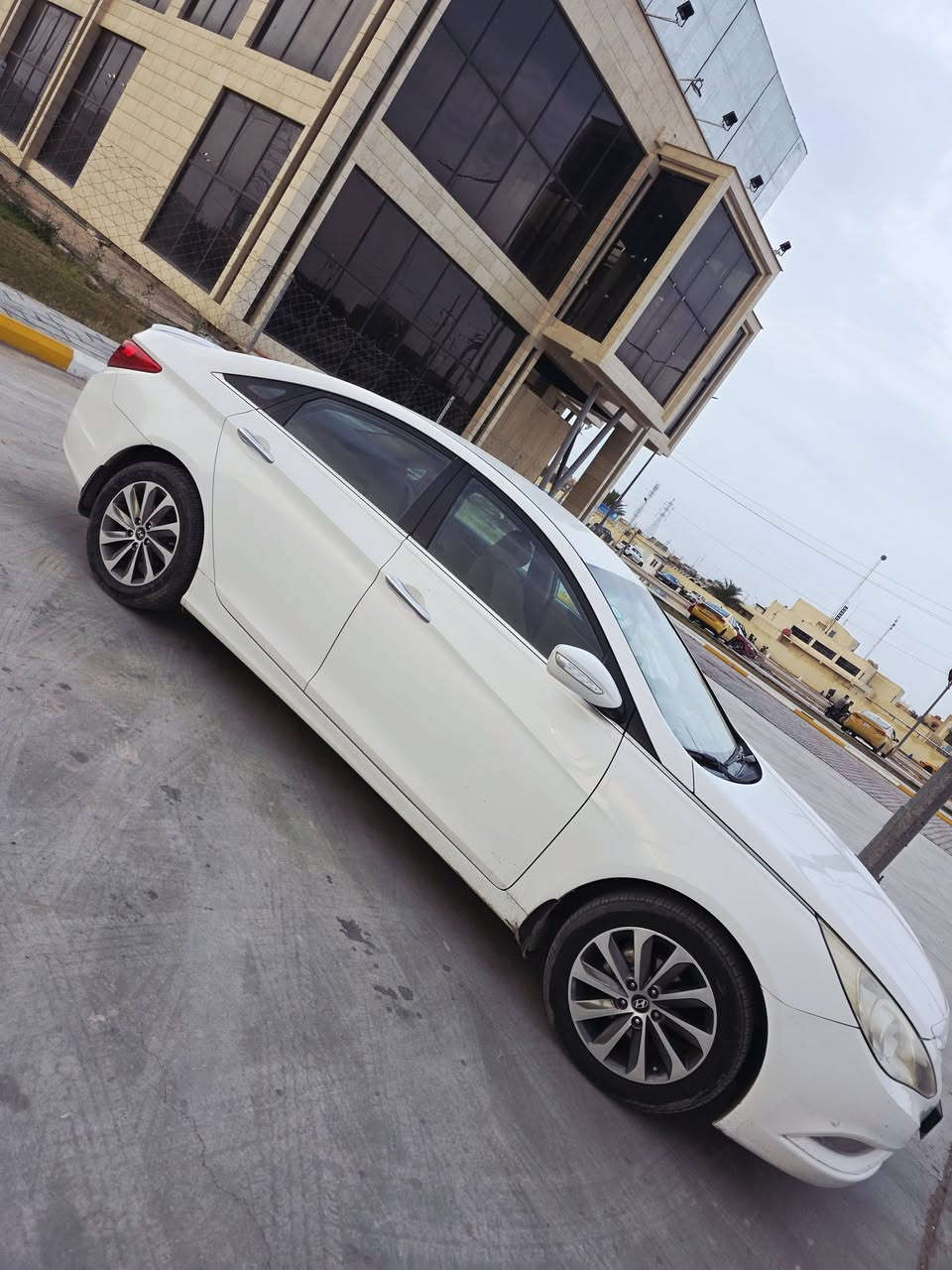 سلام عليكم... للبيع مستعجل بدون مراوس
سوناتا 2013 خليجي 2400 كفاله بارد فقط شويه جاملغ امامي بدون قطرة صبغ

بغداد ب اسمي
 ماشيه 163 كيلو متر
شفتات ستيرن  تبريد قطتعتين كشنات كهربائي
شاشه كامره حساسات خلفيه نضام ايكو منظومة بانزين جديده ما نقصها شي 
السعر 137 وبيها مجال للشراي
مكان #واسط 
الاتصال ع رقم فقط ***********
