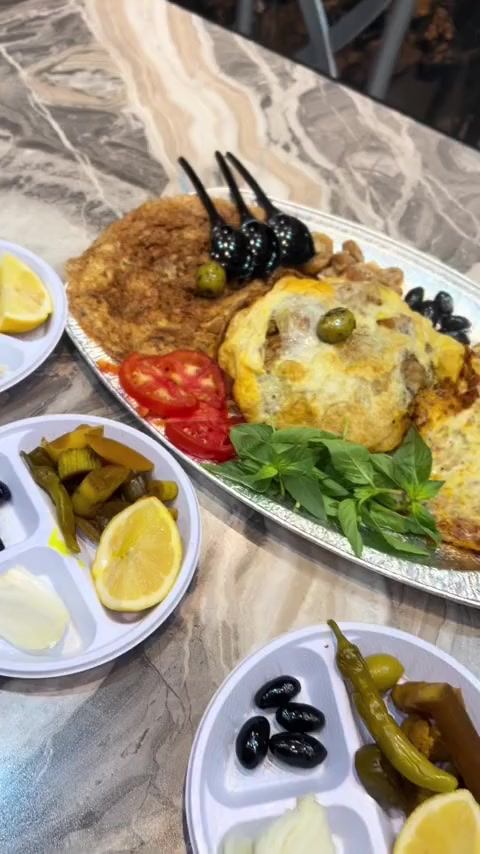 يسعد مسائكم زبائنا الطيبين 
تتوفر لدينا وجبه السحور 
مخلمه 
بيض ولحم
بيض وطماطم
بيض عيون
نفر بيض حصرا
بيض وباكله بالدهن الحر
باجه/فراسم
تمن وقيمه النجفيه 
دجاج شوي 
سمك شوي
تمن ومرك 
توجد خدمه توصيل للتواصل على الارقام التالية او مراسله الصفحه 
***********
***********
