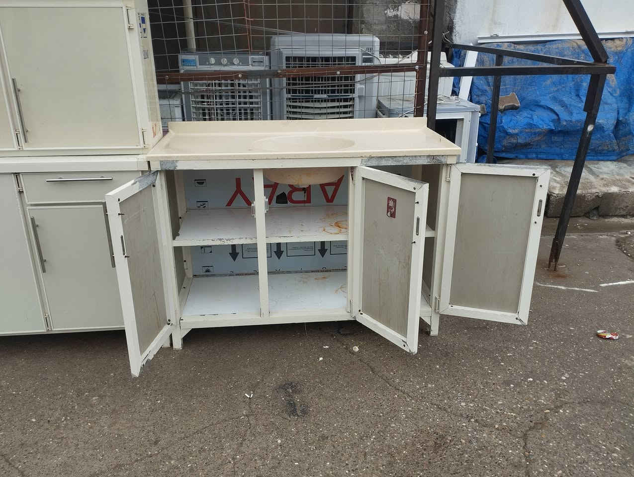 كاونتر ثلاث قطع نضيف اي عيب مابيه السعر 230 وبيه مجال الشراي يخابر ***********
