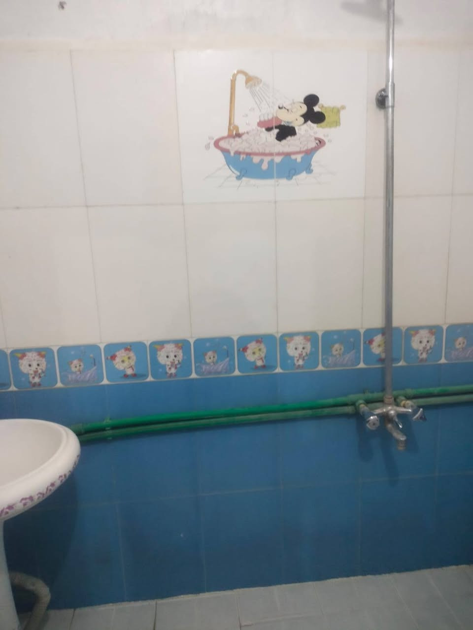 بيت الإيجار   قرب مستشفى  الأطفال محمد الموسوي 

يتكون من غرفتين وصاله و صحيات و مطبخ و استقبال 

طابق الثاني يتكون من غرفتين وصاله و صحيات و مطبخ 

استفسار الاتصال مكتب أشور للعقار 
***********  او مراسلتنا صفحه شخصيه او الواتساب
