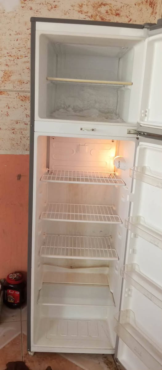 ***********
رقم الهاتف البيع ثلاجه مستخدمه مو هواي 
سعر300بيهه مجال
