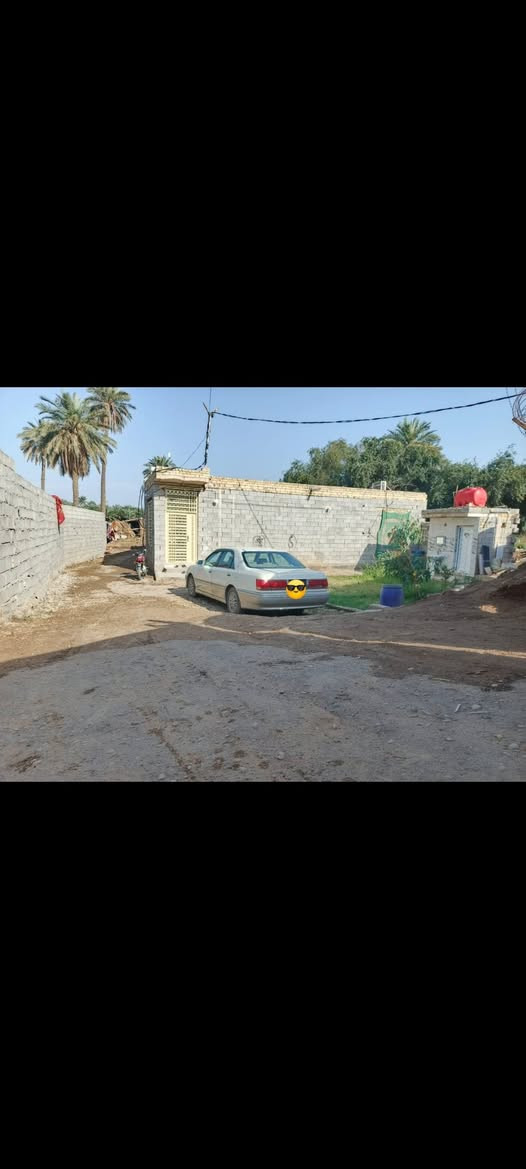 دار للبيع شاطيه بناء 250متر المساحه الكليه نص دونم طابو 25 العنوان العماره حي العسكري ***********

