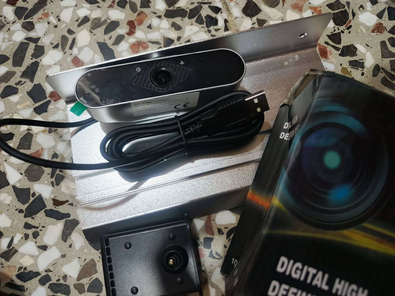 كاميرا ويب HD للكمبيوتر، تعمل عبر USB، تحتوي على مايكروفون مدمج وقاعدة تثبيت، مناسبة للمكالمات والاجتماعات والدراسة.
سعر5لن بيهة كسر بل دورار


**إذا كنت صاحب هذا الإعلان وتريد حذفه لأي سبب، رجاءا أرسل رسالة إلى الدعم الفني**