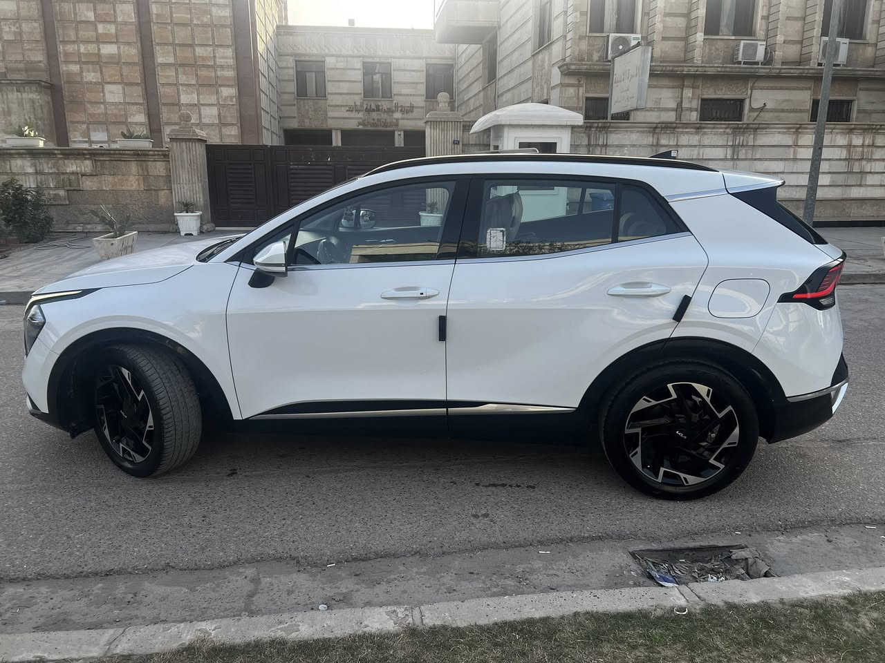 السلام عليكم سبورتج 2023 خليجي فول مواصفات بنوراما كراسي كهرباء دخول ذكي حساسات امامي خلفي مكفوله من الصبغ عدا رصعه مسحوبه pdr بلجاملغ الامامي الايمن ماشيه 73 الف كيلو كامله بدون اي نقص السياره باسمي تحويل مباشر  السعر 220 وبي مجال بسيط مكاني بغداد زيونه ***********
