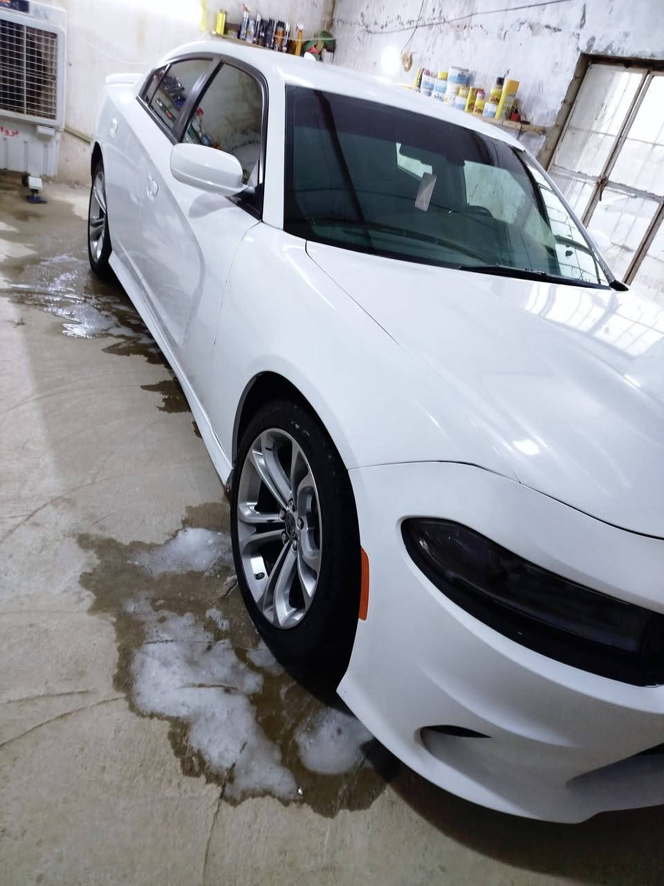 سلام عليكم يوجد بوليش وتلميع كافة انواع السيارات مع حمام للدواخل جلي لايتات تكحيل  الخدوش صالون كامل لسياره المكان بصره قضاء القرنه رقم الهاتف ***********واتساب
