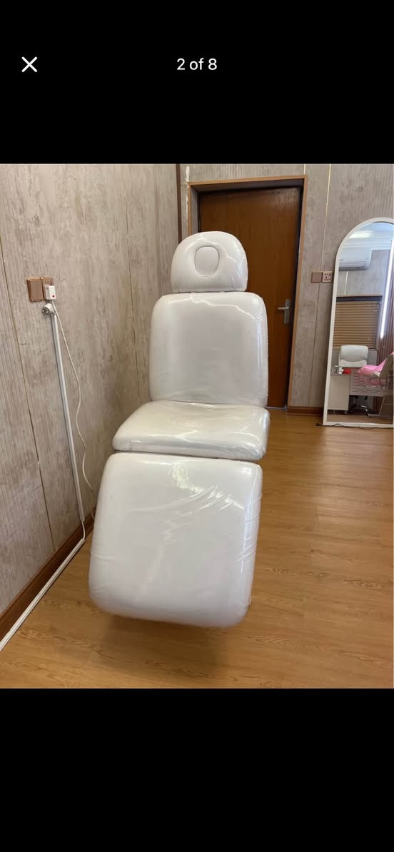 سدية تجميل كهرباء ٣ حركات بحالة جيدة شغاله لون ابيض ومدوشمه نايلون / ٣٠٠ الف والتوصيل ٥٠ الف / ***********
