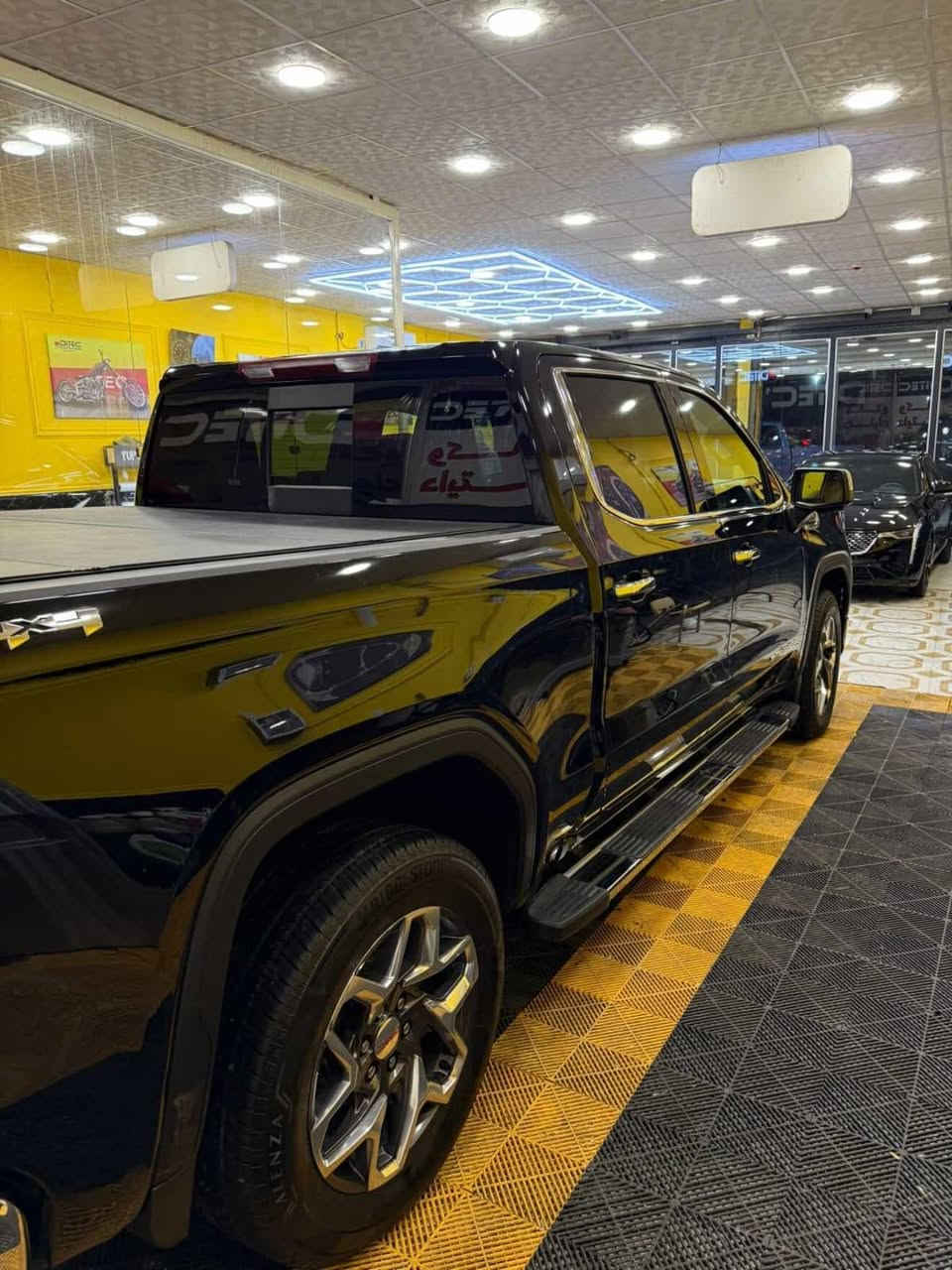 سيرا 2024للبيع داخله كتاب شهداء مرقم وكامل السياره فول مواصفات Sltمكينه5/300 حادثه فقط جاملغ تبديل نفس الوان اليسر وقطعه صبغ في البدي الخلفي ماشيه 20الف كيلو الرقم ***********
