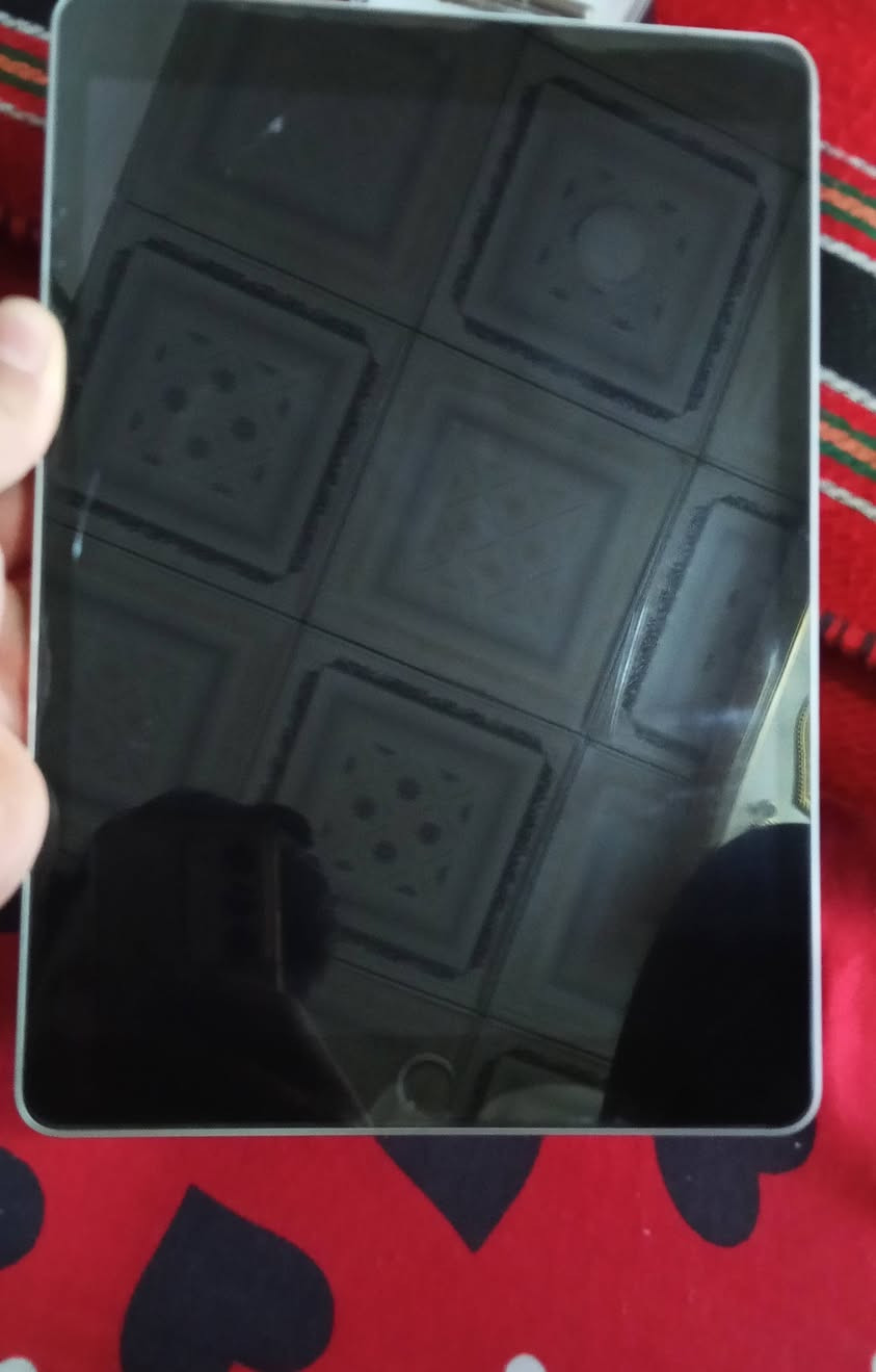 ايباد 9كامل ملحقاتة من كارتون او شاحن بطارية 91الذاكرة 64نضافة 90٪فريمات 60حقيقي الفطور كلهة بلزگة 
الجهاز فول نضافة 
السعر 250مكاني
مكاني نجف شارع كربلاء عمود 130
رقمي *********** بي واتس ول مو شراي رجائج لا يتعبني
