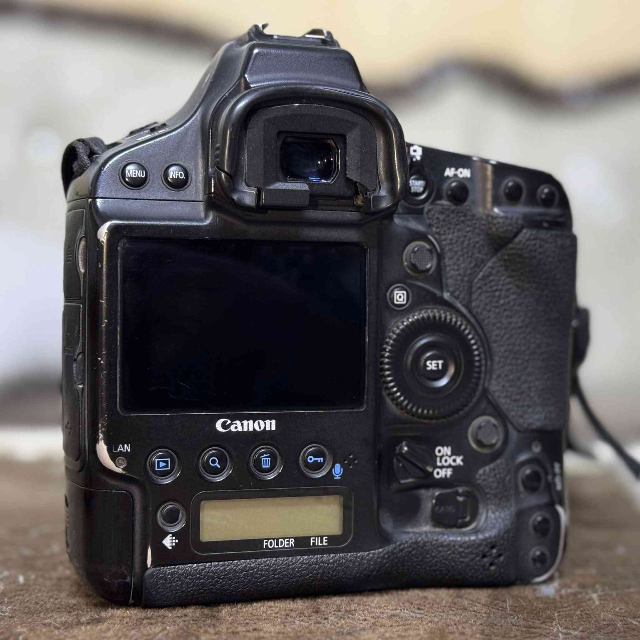 #كانون 1DXII بدي كامل وملحقات الاصلية شاحنة بطارية و رام 128گيكا
السعر 16 ورقة

مكاني كربلاء ***********
