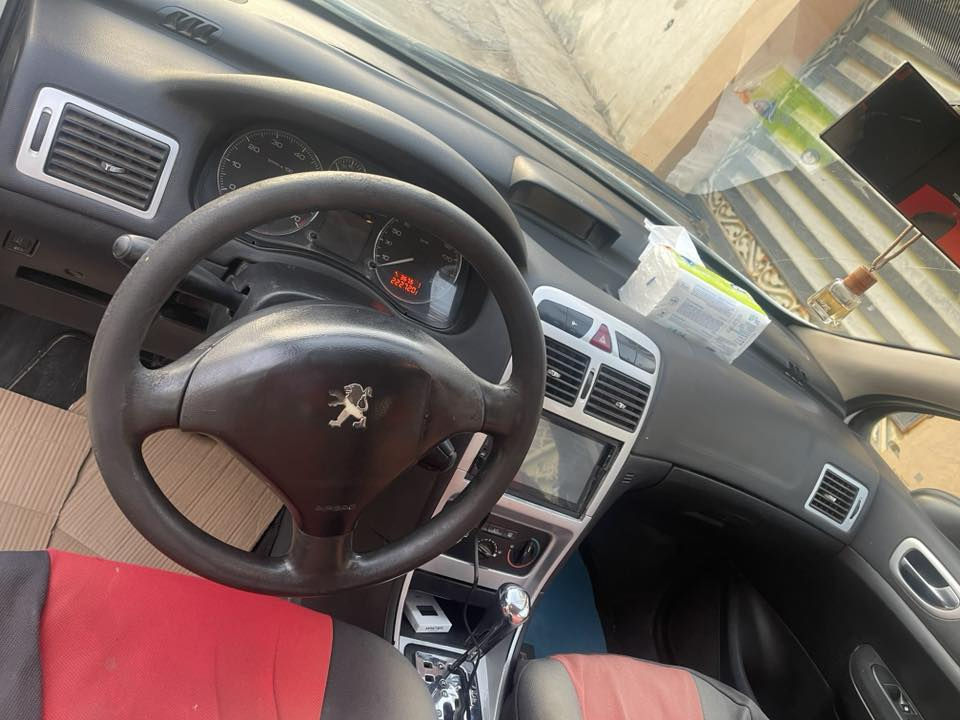 لسلام عليكم 
سيارة بيجو فرنسي للبيع 
موديل ٢٠٠٦ السيارة نظيفة وحلوة 
مكاني (بابل-الحلة) السعر ٤٨ وقابل للمفاوضة
للأستفسار اكثر ***********
