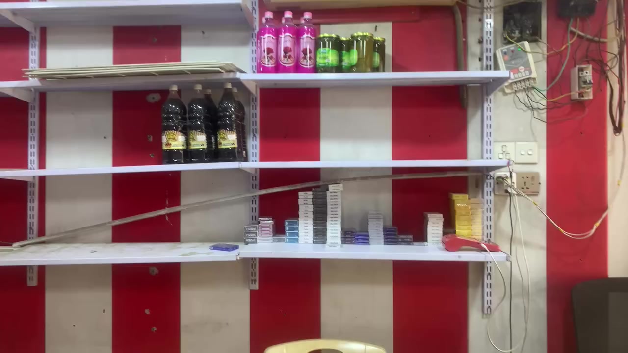 للبيع
عارضه صغيره مال حلويات نظيفه 

مع رفوف العدد الرفوف ٣٣ رف 

عنوان بغداد الجديده رقم ***********
