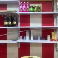 للبيع عارضه صغيره مال حلويات نظيفه   مع رفوف العدد الرفوف ٣٣ رف   عنوا...