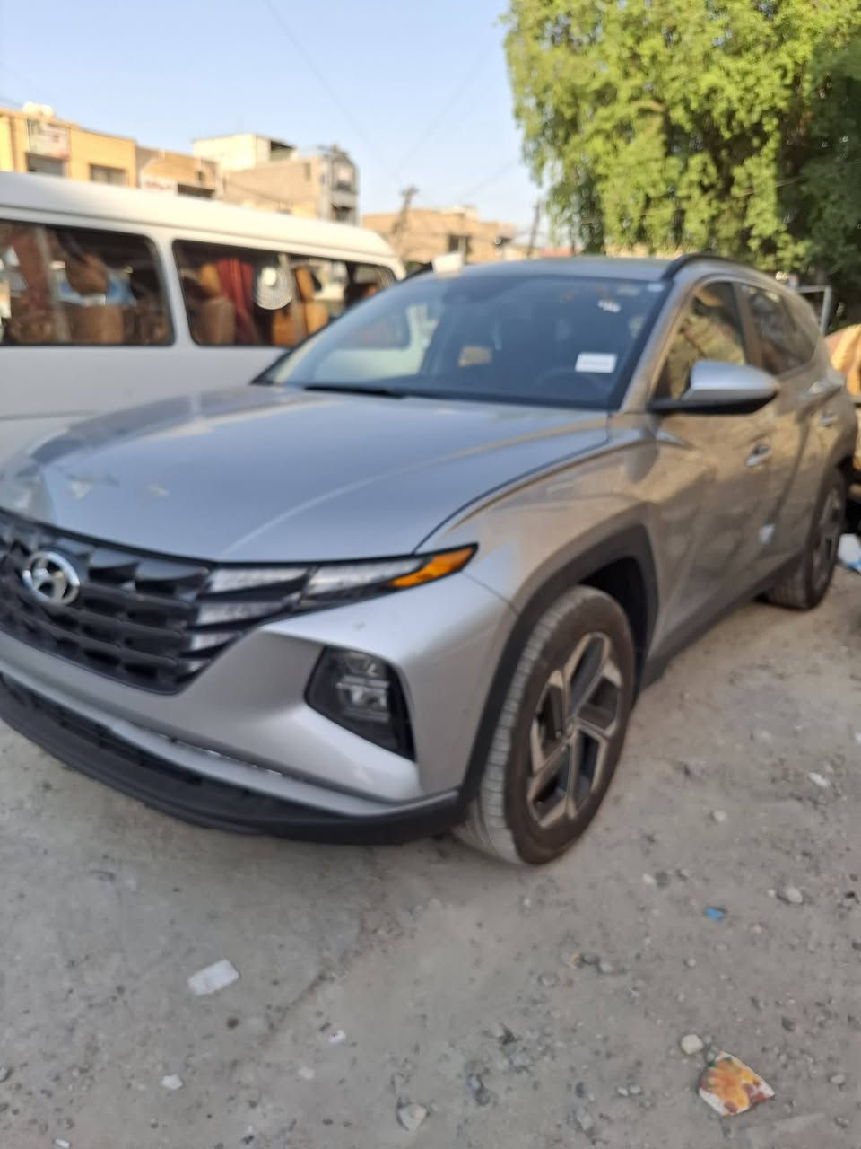 توسان وارد امريكي  موديل ٢٠٢٤. ماشيه. ١٥ الف. ضررها جزء من الصندوق الخلفي وشبر بنيد.  رقمه جديد داخله كتاب شهداء السعر ١٩٠.   وبيه مجال  مكان السيارة مدينة الصدر. رقم صاحب السيارة.  ***********. توجد صور ومقاطع فديو. للحادث وأثناء التصليح. على الواتس اب
