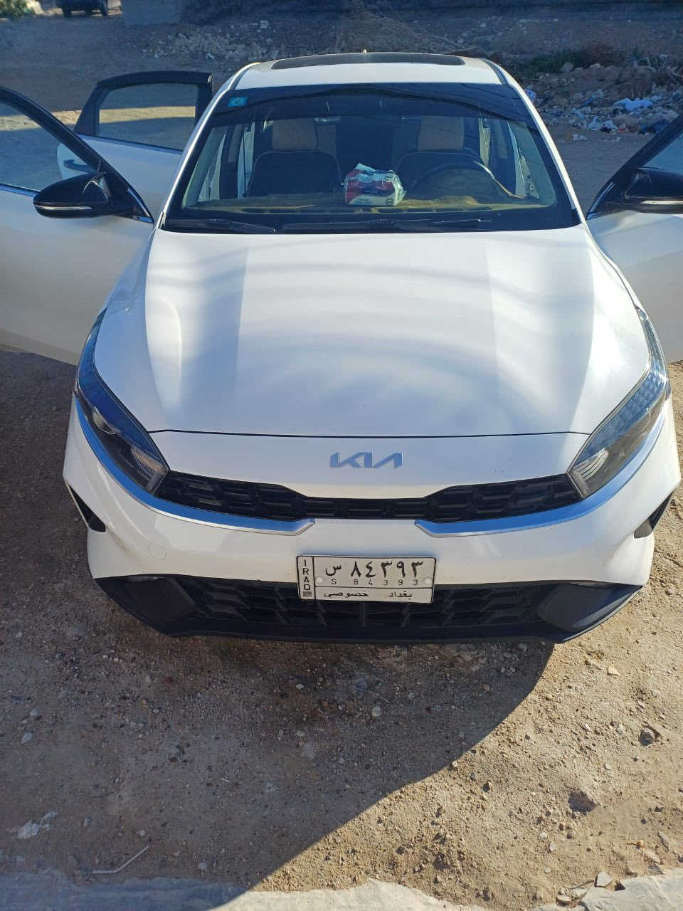 السلام عليكم
للبيع 
كيا سيراتو 2022
السيارة خليجي فول مواصفات الخليجي المعروفه
مبدل باب عكس السايق بلادي 
السعر 170وبيهة مجال للشراي 
***********
***********
