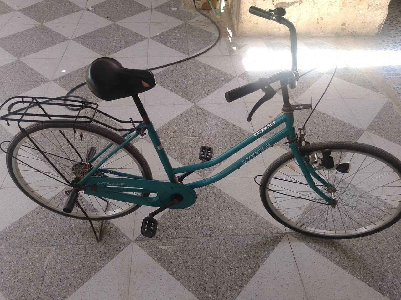 س ع باسكل للبيع نضيف نضيف بيه مشكله، وحده الباسكل يمشي وين ماجان ترايك للكوت 
بيه الماشه طاگه بس يمشي التفاصيل اكثر خاص سعره مناسب حجم 26 غراضه كامله. بس تعامل اطلع گبل @إشارة


**إذا كنت صاحب هذا الإعلان وتريد حذفه لأي سبب، رجاءا أرسل رسالة إلى الدعم الفني**