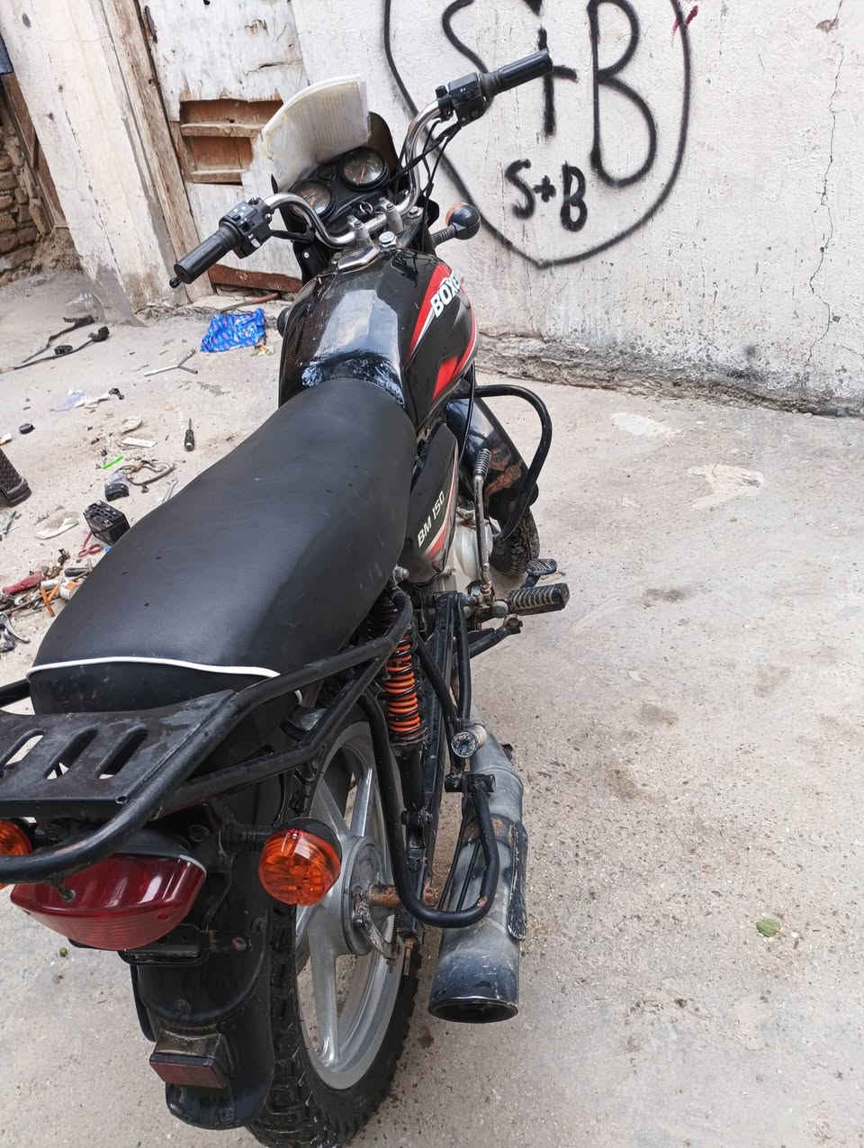 سلام عليكم دراجه للبيع بوكسر اوراق وصوله مكاني بابل السعر 750 وبي مجال قليل الشرايل يتصل ***********
