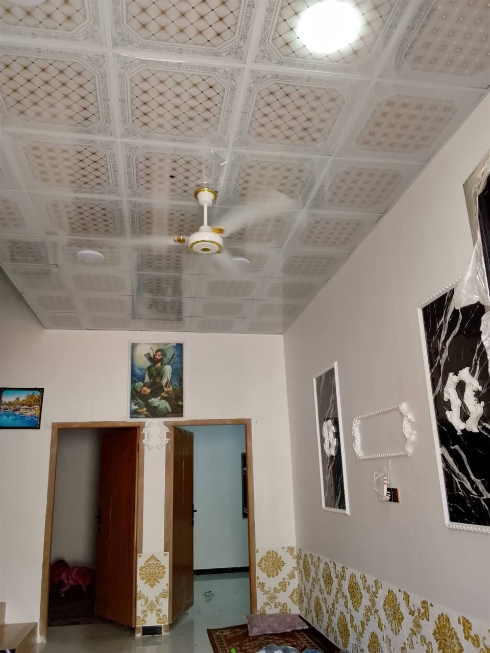 السلام عليكم للبيع طابو زراعي بسم عراقي المكان حمدان مقابيل مدرست عثمان بظهر لمركز ٢٤٠متر البنا١٣٠ولباقي كراج وحديقه السعر٨٠بيه مجال لشراي  ***********
