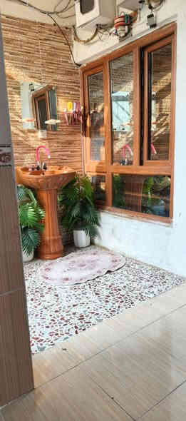 سعر مناسب دار طابو ركن بسمي مربع قاطين استقبال هول كبير وصحيات مطبخ طابق الثاني 3غرف وصحيات خلف مطعم حمه ناصر شورجه  اي استفسار نتصل على هذا راقم ***********وتساب هم بي
