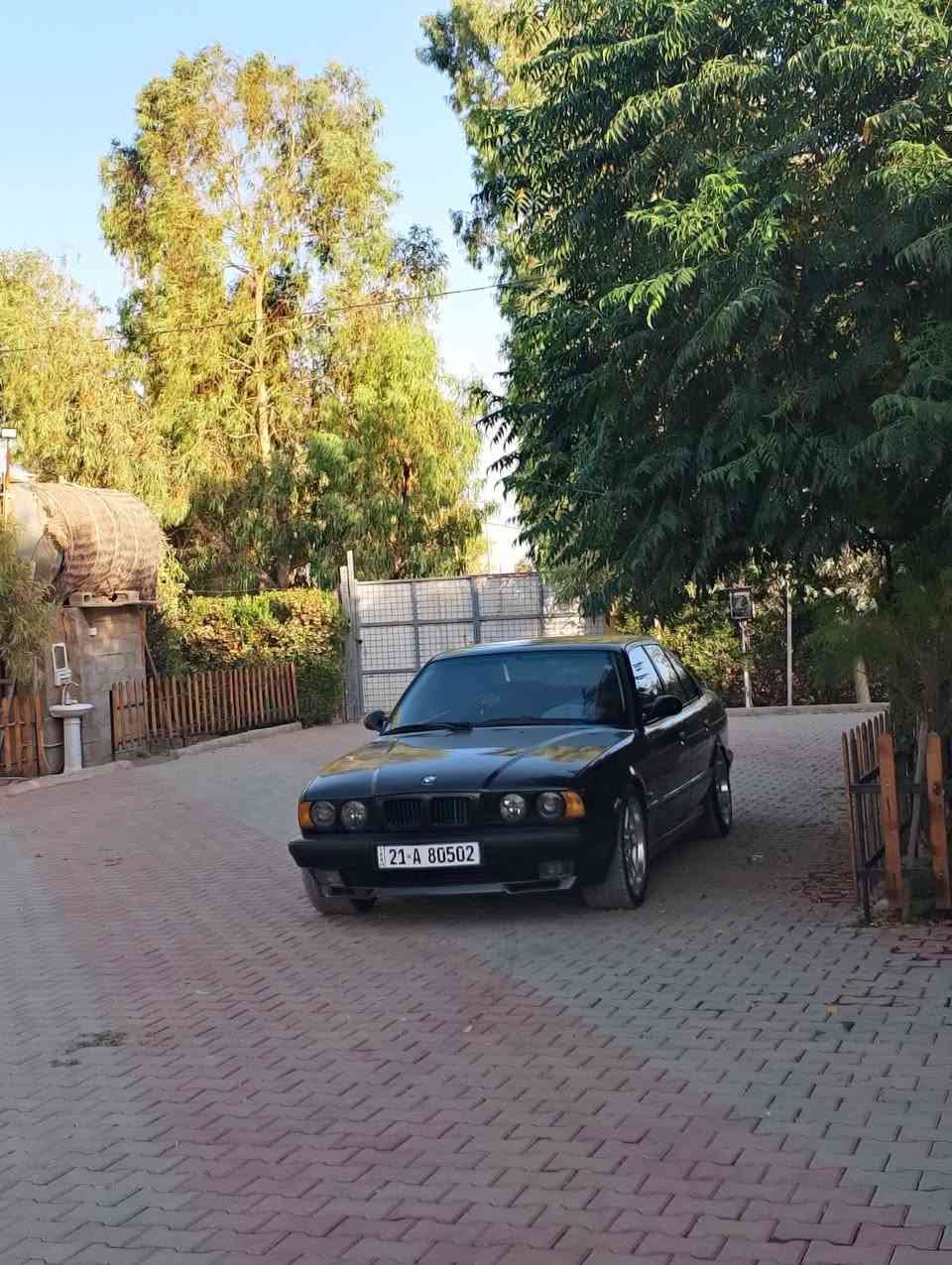 سلام عليكم
بي ام للبيع 
موديل 93
حجم مكينه 525اصل 
كير أوتوماتيك بلادي بليته موجود 
تبريد شرط 
سقف اسلايت 
سنويه بسمي جديد هزه جديد كامله 
غرفه جلد بلادي كلش نضيف 
بردات بلادي
 ويل M18توسايز
دعاميه امامي خلفي Mبلاد وليس كفر
دوسات M
مريات M
سيارة احلى من صوره 
سقف وتكمه وشواصي كلهن شرط سيارة صبغ عام فقط 
مكان سياره كركوك 
***********وتساب
***********اتصل

