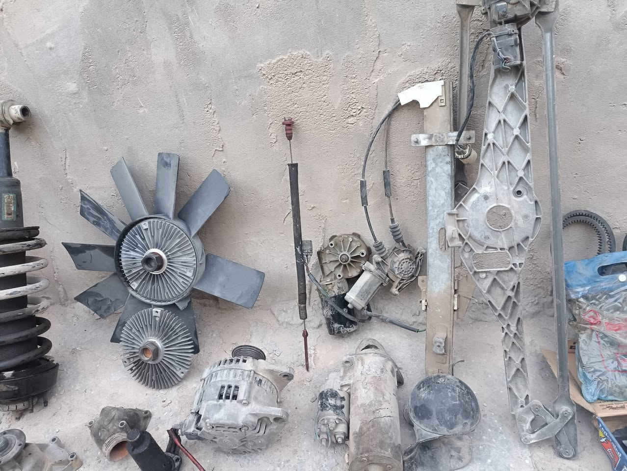 اغراض BMW700 للبيع جديد ومستعمل نظيف يفيد جناية البي ام ابيع شلع ماكو مفرد

بك لايتات الماني ، عطرات لايتات، لايت وجامة لايت جديدة ، بلاجتور مع جامة جديدة ، دبلات خلفية مع اللوي كاملة ، زوج لوي امامي مع دبل ، مروحة تبريد مارسدس ، كلجات مروحة عدد 2 ، واتربم ، زوج اذرع حدادية ، دسكات الماني ، تخم قوايش جديدة ، يدة باب سايق ، دبة ماسحات (مطارة ماء) ، اويل بم ، مسطرة نوزلات كاملة مع الراجع ، طوافة بنزين ، مصفي بنزين جديد ، مسجل مع العطر شغال نظيف ، سلف وداينمو شغالات ، قاعدة ماسحات مع الماطور ، قاعدة كهربائية لرفع وخفض الجام ، هورن طاط ، قطرة دهن ، كتفات تقوية لرفع وخفض الجام
للاتصال :***********
العنوان: كربلاء
