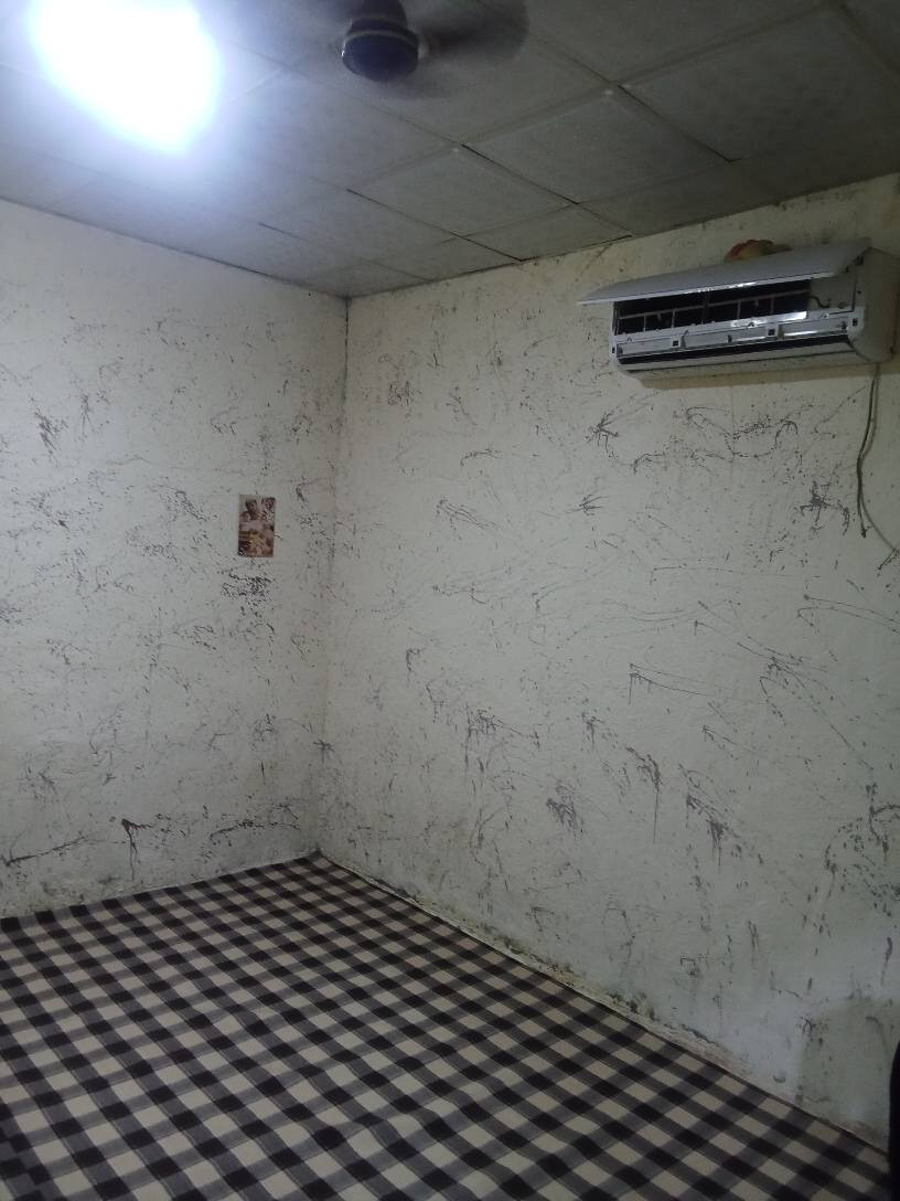 ‎بيت تجاوز للبيع قبله حي لجامعة كله سندويج مجاري نرجىس غرفتين وصاله وصحيات كله سراميك $18$***********‎ البصرة, العراق
