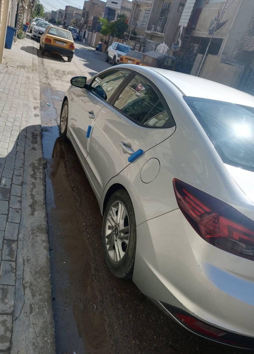 السلام عليكم النترا ١٩ وارد بدون حادث بس صبغ قطعتين ماشية ١٠٦ ميل  عنوان بغداد الشعب رايدها ١٢٥
***********
