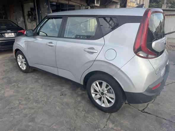 السلام عليكم
كيا صول 2020 للبيع
لون سلفر محرك 2000 دوش  رقم بغداد الدولي
سنوية ب اسمي 
مواصفاتها :
كاميرا
شاشه
توقف ذاتي  امامي خلفي
مثبت سرعة
تحكمات ستيرن جهتين
ابل كار بلاي 
منافذ USB
وضعية قيادة عادي+سبورت
وباقي المواصفات المعروفة عدا الفتحة والبصمة
گير ومكينة خير من الله مكفولة مكينه طابوكه جديده 
تبريد ثلج 
السعر 115 وبيها مجال جدآ بسيط 
مكاني بغداد الكرخ
***********
