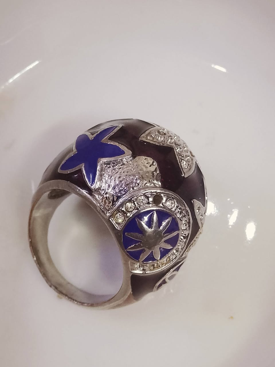 السلام عليكم هذا المحبس المحبس الفخم حصلته بالبالة الخليجي..  اعتقد نحاس مطلي بلون فضي و مطعم بالميناا  .. السعر ٦ الف


**إذا كنت صاحب هذا الإعلان وتريد حذفه لأي سبب، رجاءا أرسل رسالة إلى الدعم الفني**