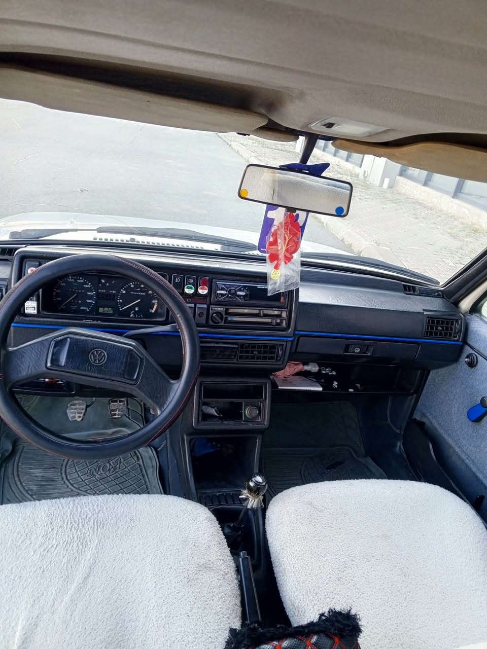 سلاوي خوا لة هةموو لايةك 
گؤلف موديل 86
نموونة لةجواني 
بيدةعموو ليدراو دوو پةلة بؤياخي بچوكي هةية
رةقةموو سةنةوي تازة 
تاقم پيشوو دواي تازة داگيراوة
تاقم تايةي لؤك يةك حةفتةية بةسراوة 
هةموو گياني لةسةر شةريكة ماوة
سعري 33$ كةميك معامةلة
شوين سليماني 
ژ/ *********** السليمانية, العراق
