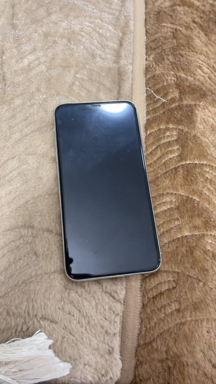 السلام عليكم ايفون ١١برو ماكس 
الجهاز ما مفتوح ع وضع الشركه بطاريه٧٢ ذاكره256
فقط الضهر للبيع ب ٣٠٠ مكاني الدوره ***********
