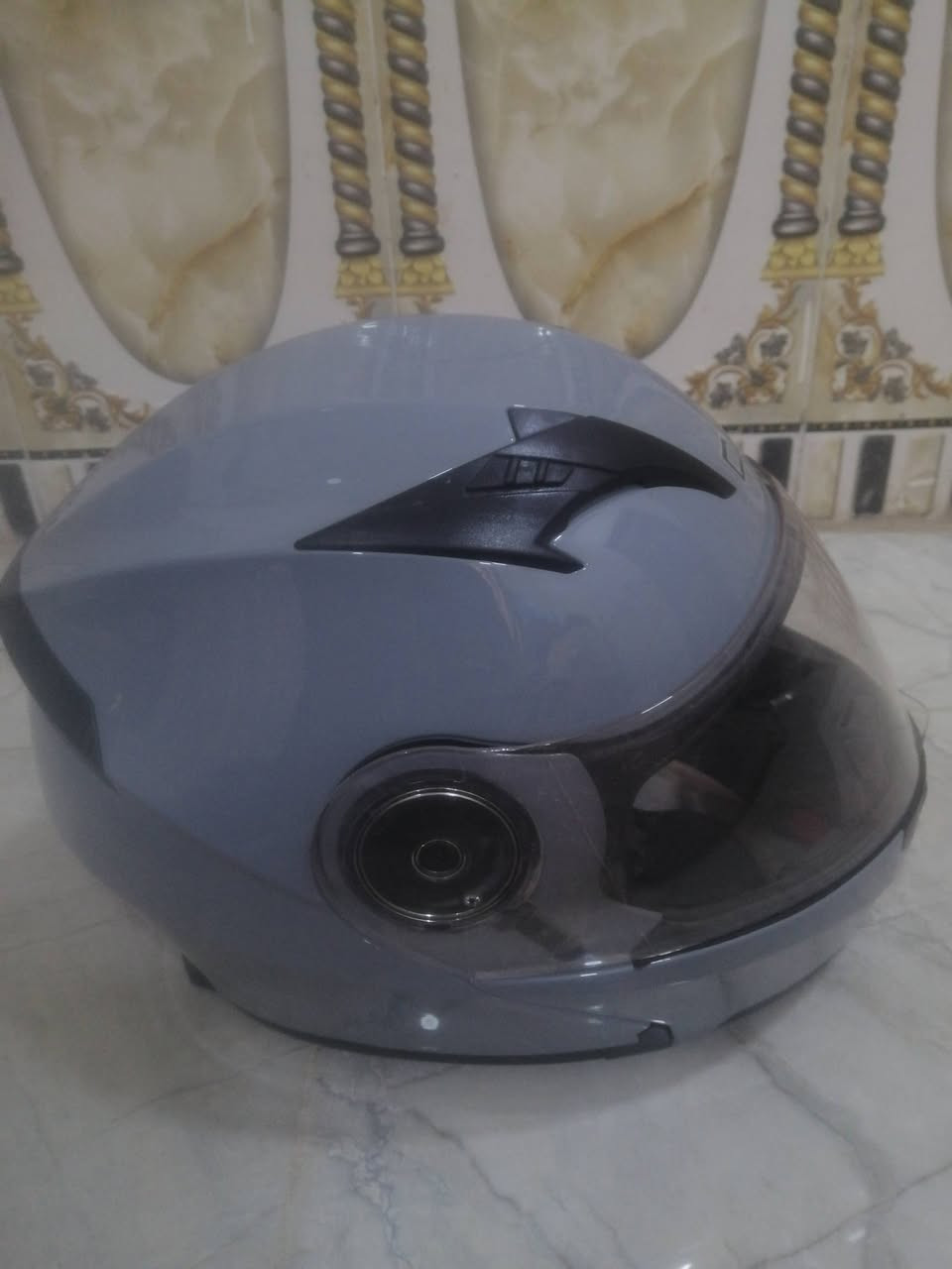 سلام عليكم خوذه للبيع السعر 30الف بعدها جديده المكان حي المعلمين لتواصل ***********
