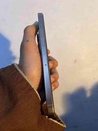 مشحون 108 مره بطاريته 99 السبب جانت البيانات مفتوحه ما عبالي تصرف  ذاك...