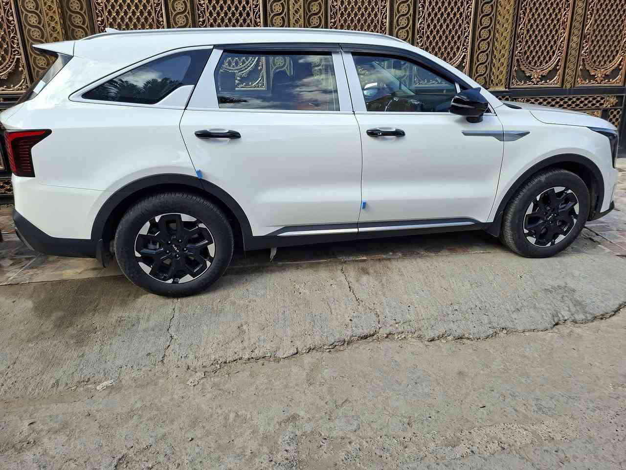 سورنتو موديل ٢٠٢٥ خليجي مكفوله كفاله عامه البيع
رقم بغداد 
ماشية١٩٠٠ يعني زيرو 
فول ما عده بانوراما
بصمة 
كير ماوس 
سايد برك بصمة 
كشنات كهرباء 
صندوك  كهربا
تشغيل عن بعد 
شاحن واير ليس 
حساسات
اوتو هولف 
اريل انفكيشن 
مري كهرباء 
٤ سلندر ٢٥٠٠
تلث قطع تبريد 
كاربلي.
السعر ٢٩٠ وبيهة مجال 
مكان السيارة بغداد 
الاتصال ***********
