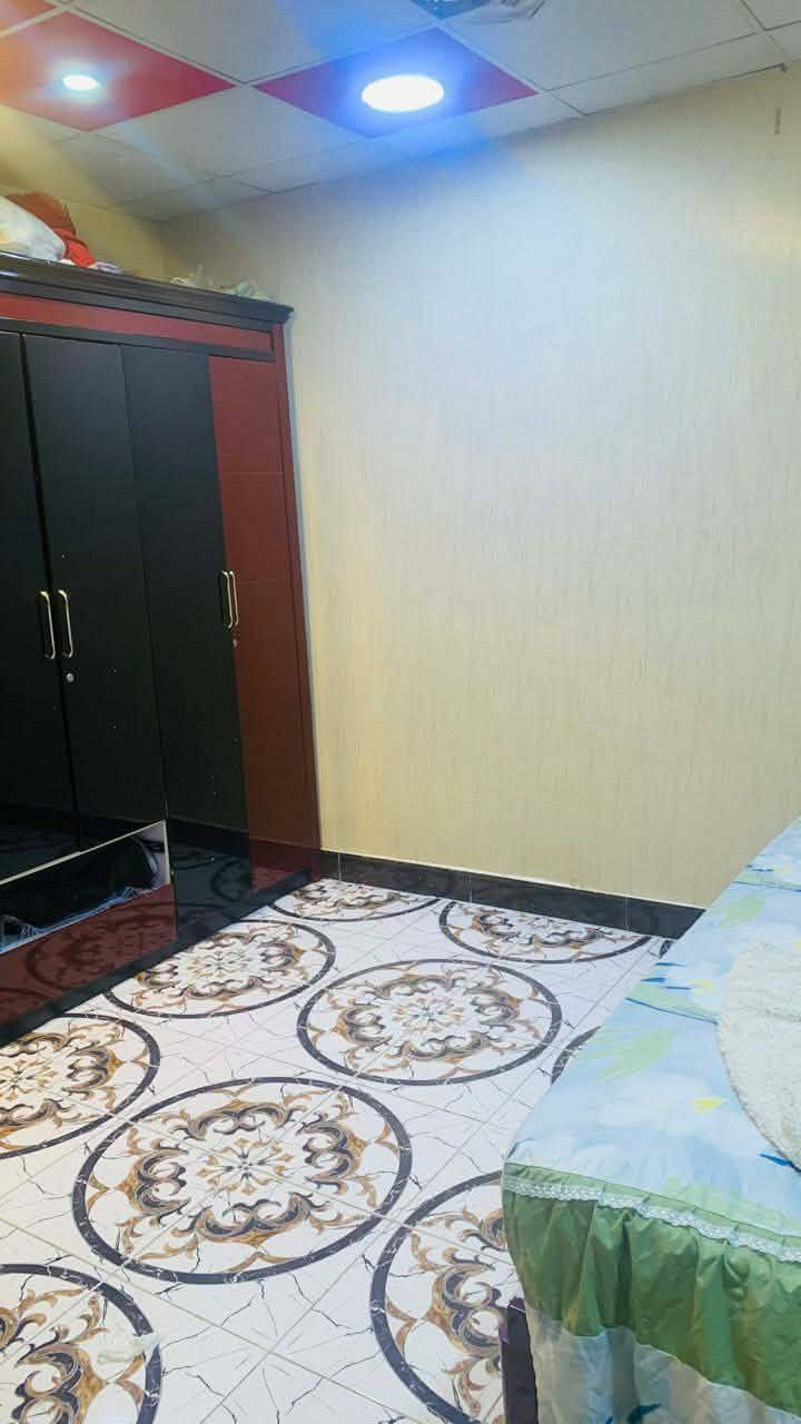 سلام عليكم بيت للبيع الديوانية المطاط مقابل حايط الزراعة المساحة ٢٦٠ متر طابقين الطابق الأول كراج ومطبخ وصالة واستقبال وغرفة وطابق ثاني غرفتين ومطبخين وصحيات مطلوب لدائرة المطاط ١٦ مليون بالسنة مليون والسعر باليد ١٥٠
***********
