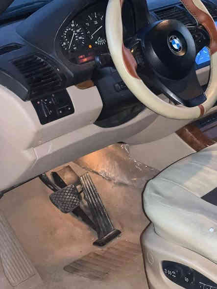 1/سياره X5موديل 2002 هزه جديده رقم باسمي تحويل مباشر مشروع وطني
2/سياره كير مكينه كفاله 44 دينمو هواء
3/تخم ويل كب 2007 حجم 20
4/تخم تاير جديد 
5/ سياره مصبوغه عام بدون ضربه للجماليه صارلها 8 اشهر 
6/غرفه جديده بطاين مع كشنات Mلون جوزي جدد بس كشن العبري بيه شك قليل سانتيمين فقط 
7/حداديه من الطول للطول جدد امامي خلفي جديد 
8/ كهربائيات شغاله الكل 
9/ABS اشتغل عندي صارله كم يوم احتمال رطوبه او حساس
10/سياره كلش حلوه ونظيفه 
11/نقصها تشوف ليش شتغل ABSمع البور يحتاج تبديل 
السعر 98 والشراي يتصل وصارت عليه اكثر من هذا السعر يشهد الله
سياره خير من الله لا عطل لا شي يشهد الله تجي تركبها وتكعد وتسكت وين ما تريد تطلع بيها اطلع
***********
***********
